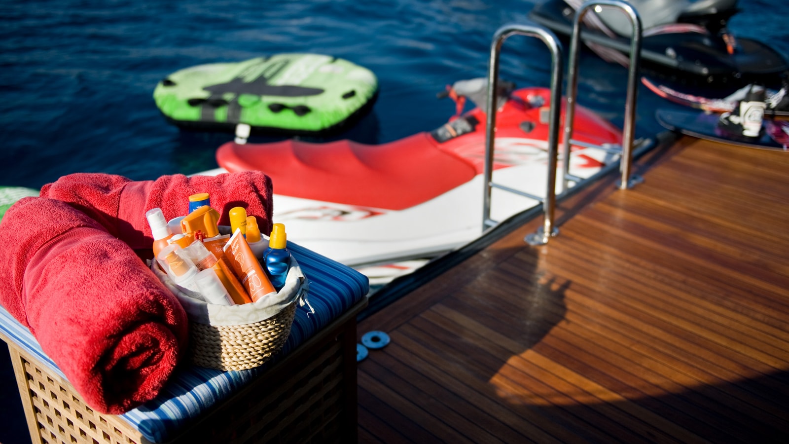 Intermarine-42m-JAAN-Swim-platform-and-Water-toys-min.jpg