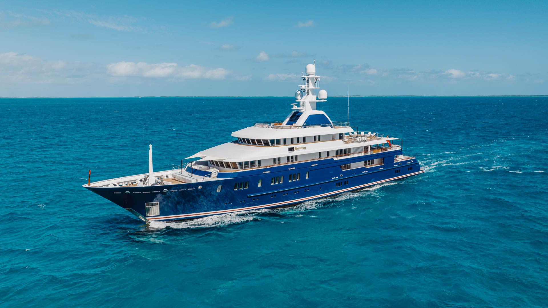 Luxury charter yacht HUNTRESS.jpg
