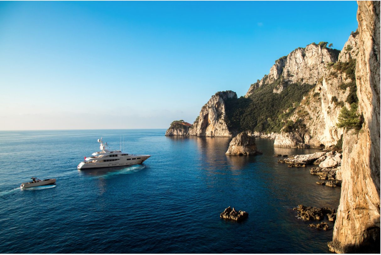 Luxury motor yacht SNOWBIRD.png