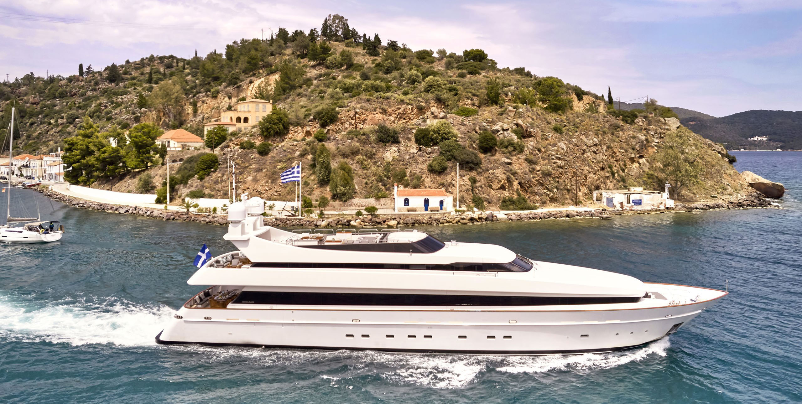 Luxury yacht Element cruising.jpg