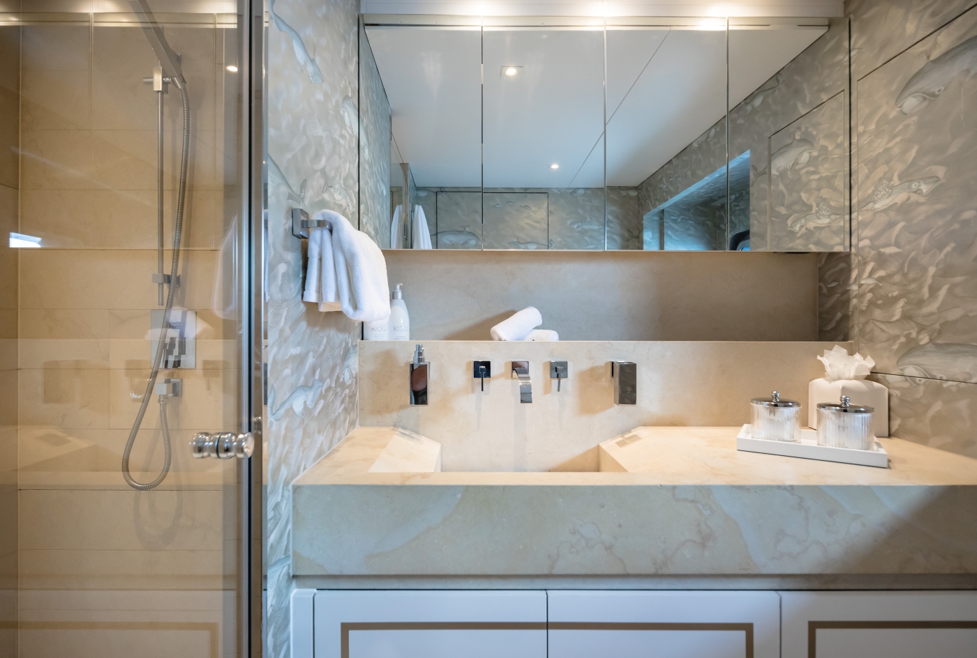 Master Bathroom 02.jpg