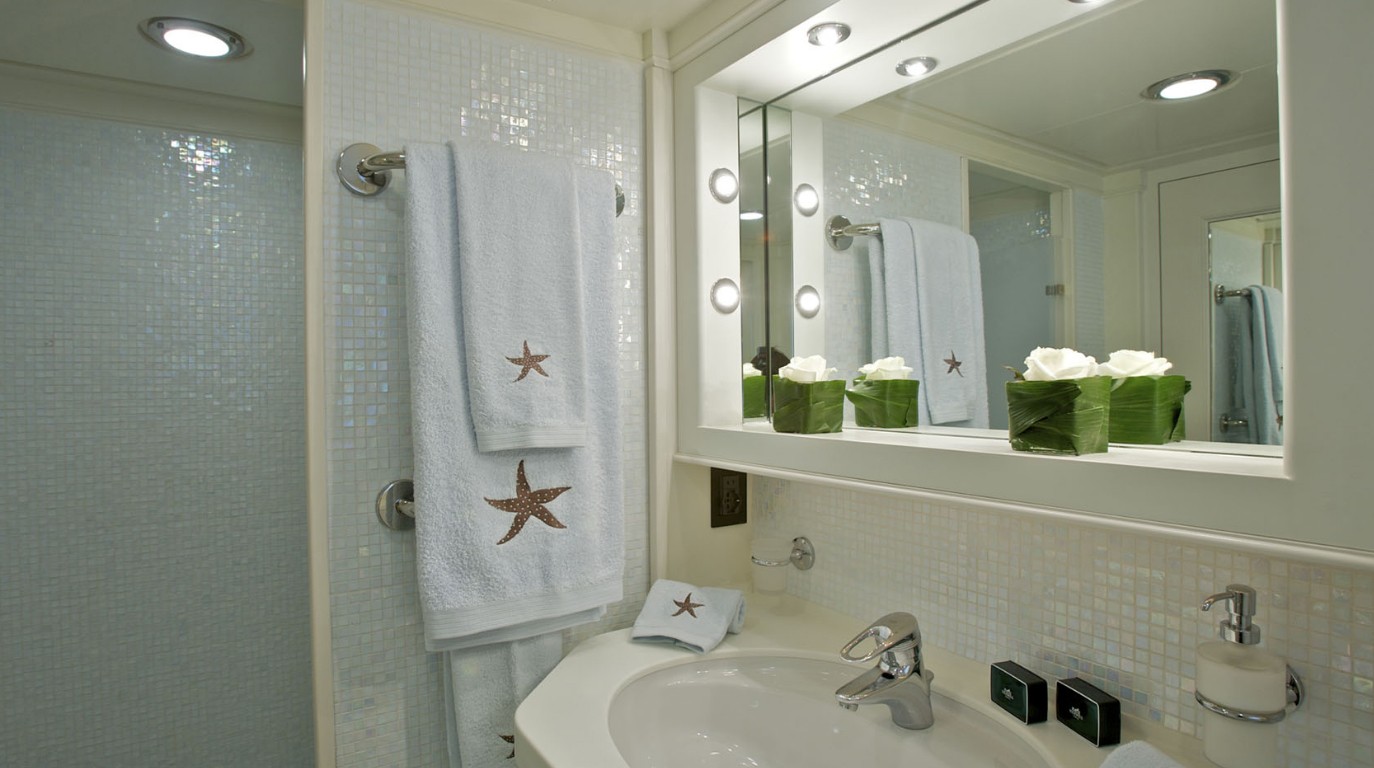 Master cabin ensuite.jpg
