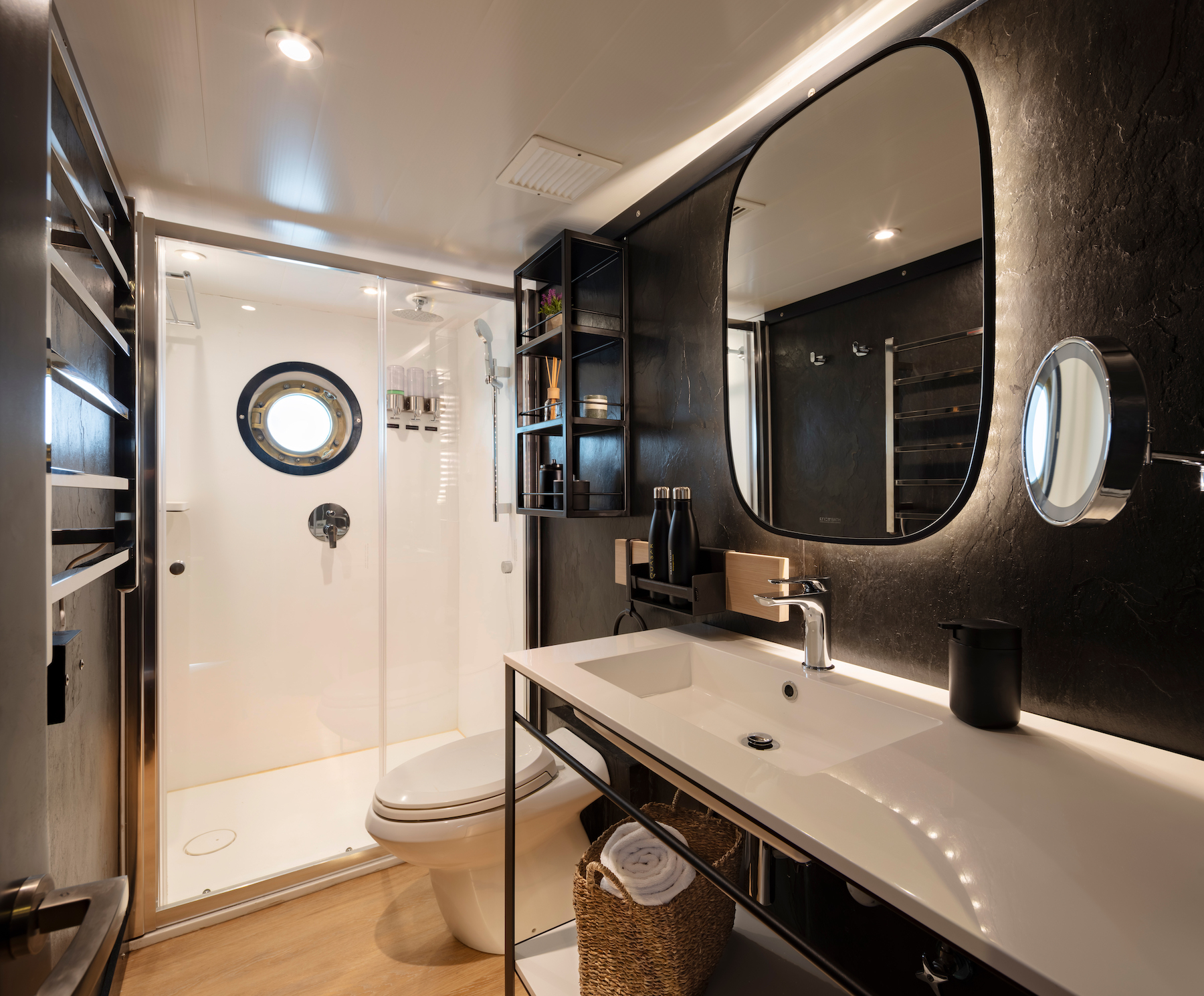Master ensuite Albert Deck .jpg