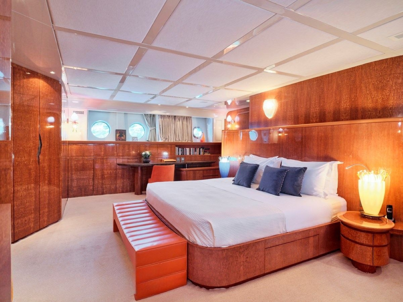 Master stateroom 01.jpg