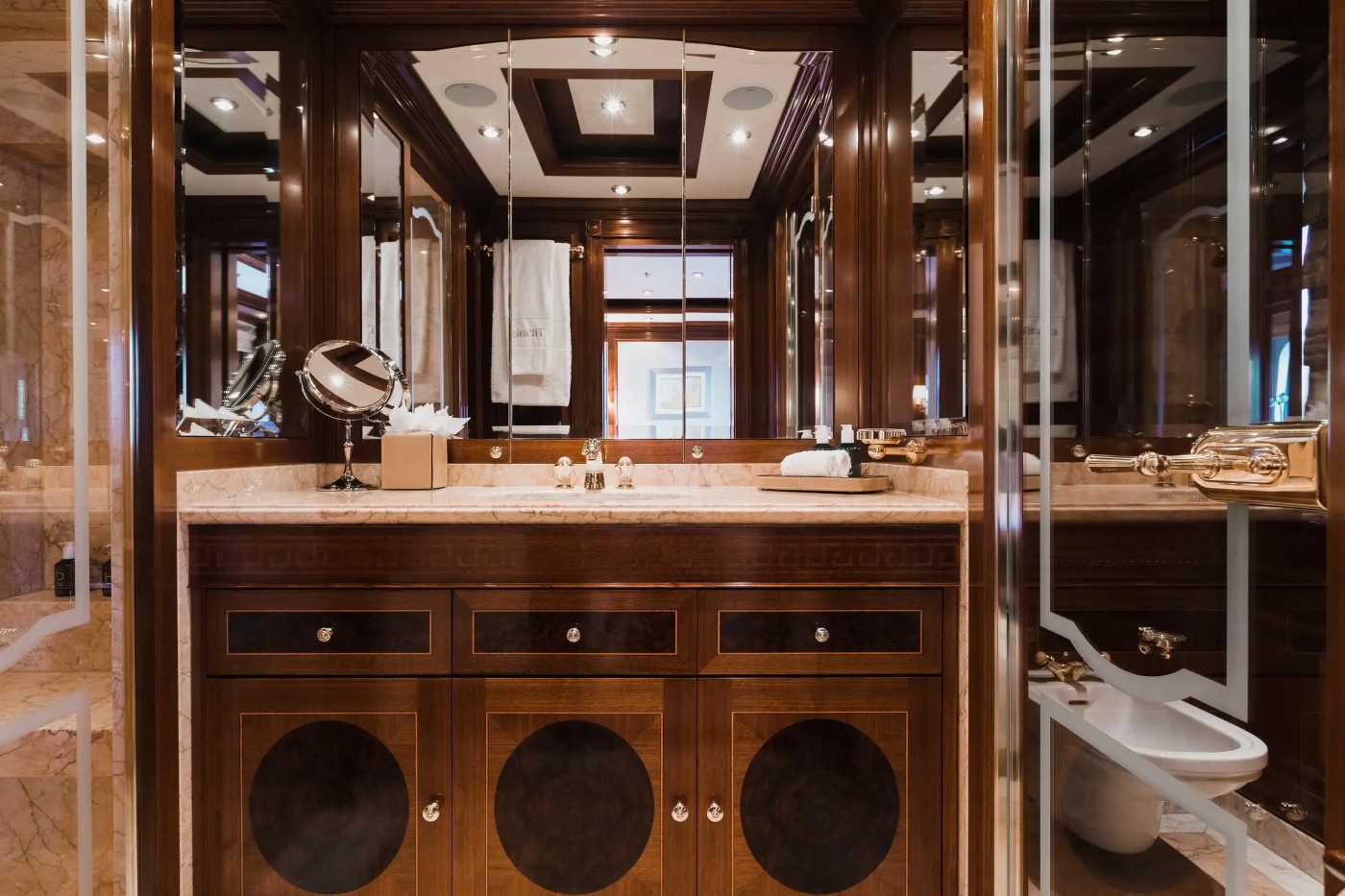 Master stateroom 04.jpg