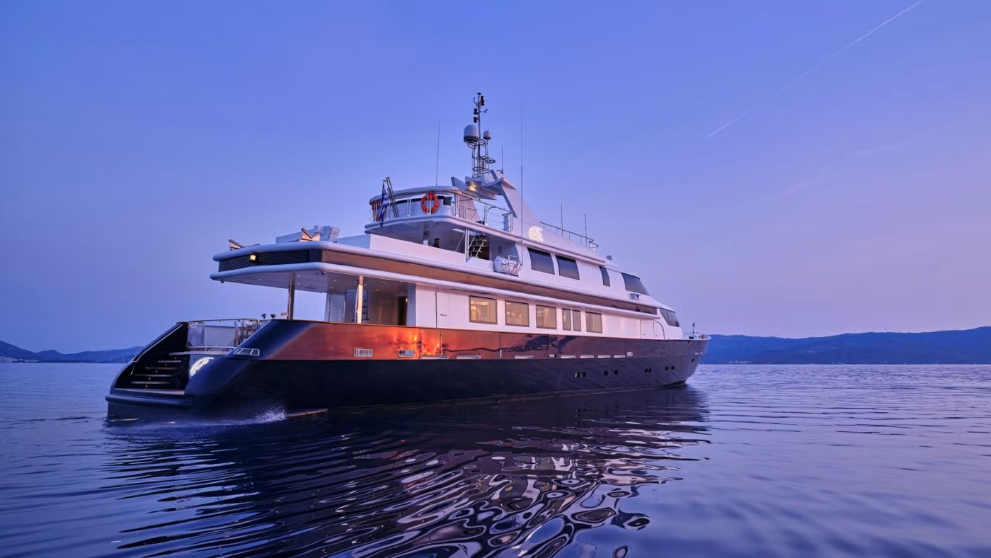 Motor Yacht GELLY.jpg