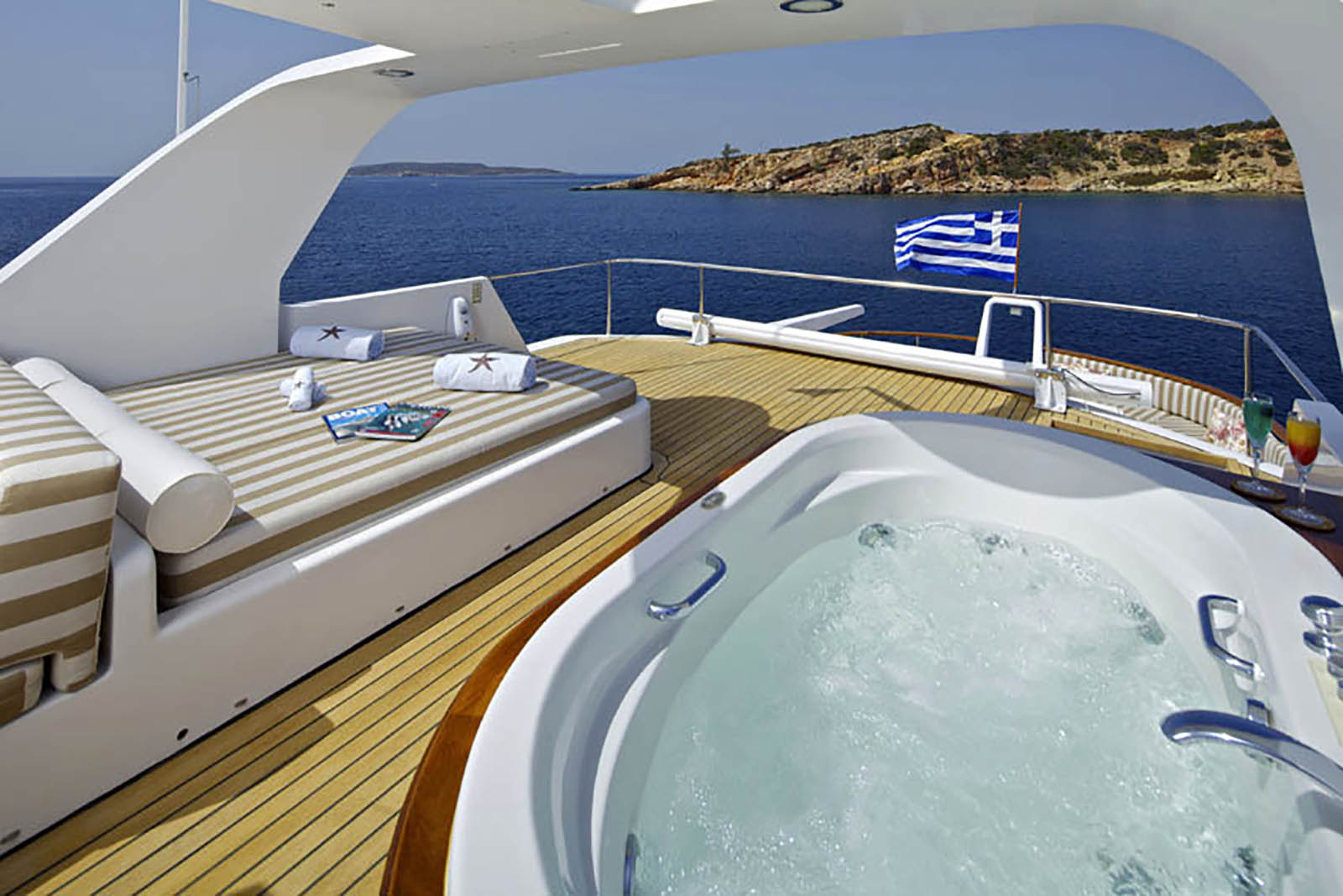 Outdoor jacuzzi.jpg