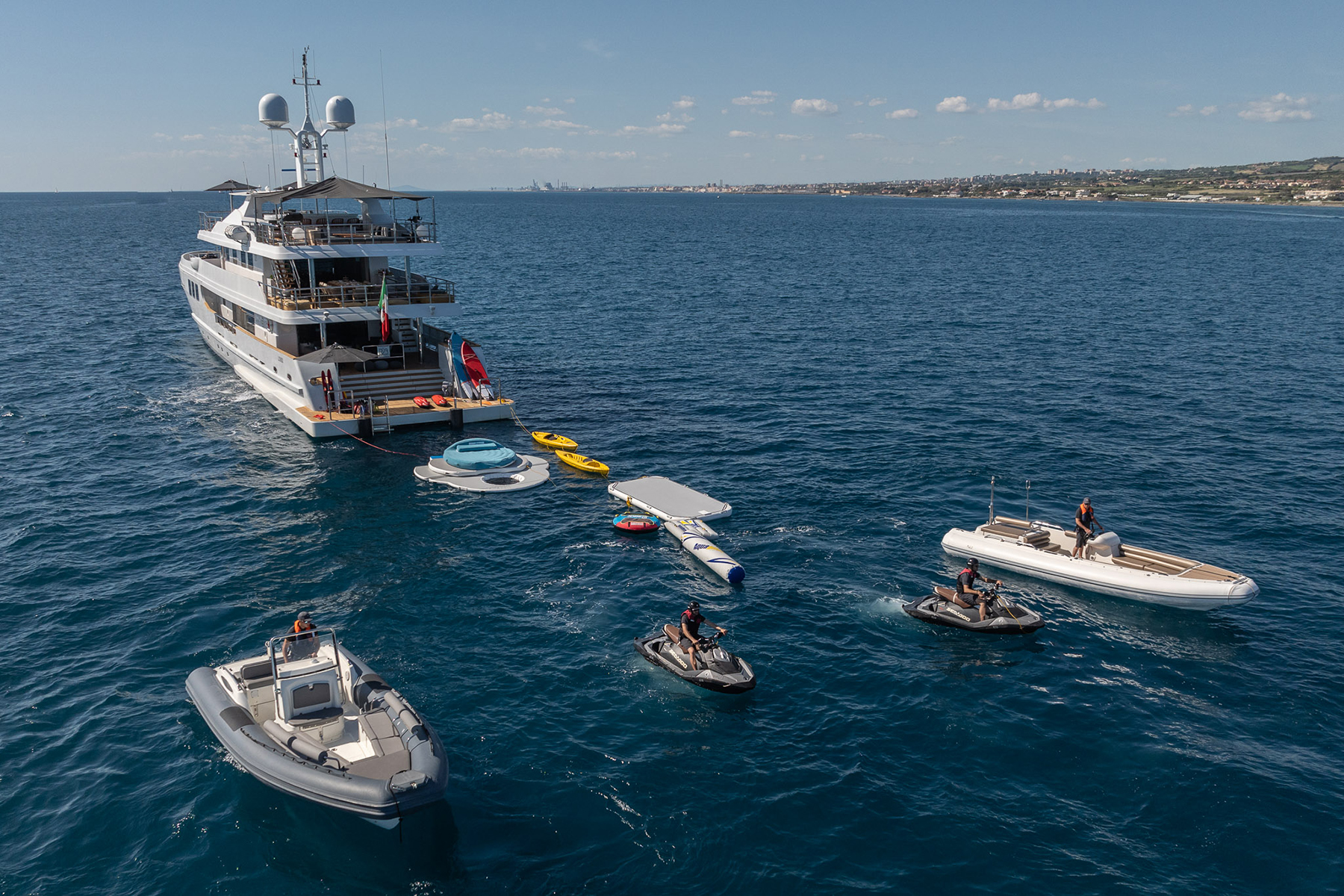 R23 with water toys.jpg