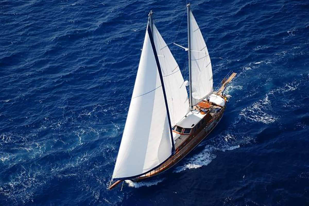 Sailing yacht ATALANTE.jpg