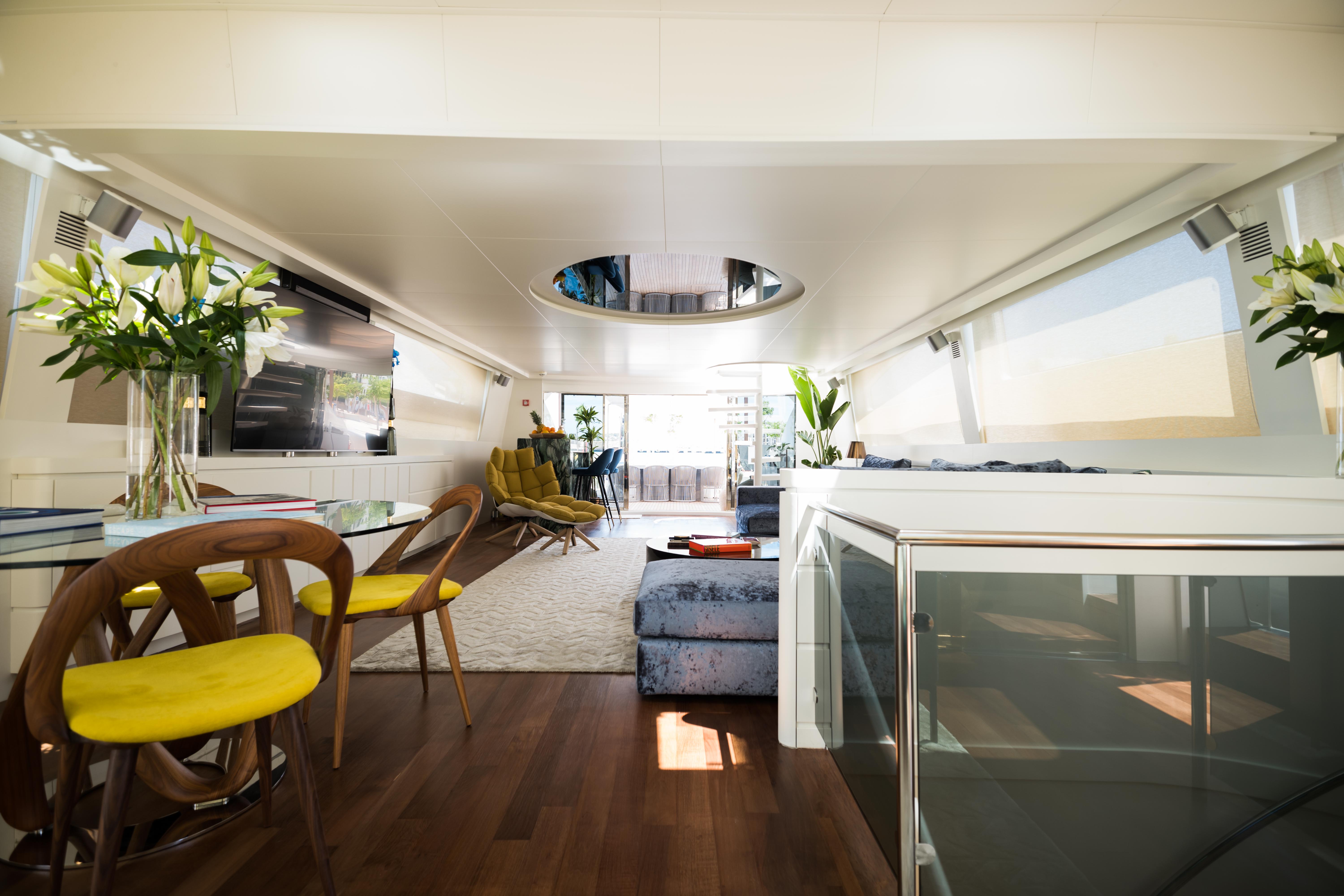 Salon looking aft.jpg