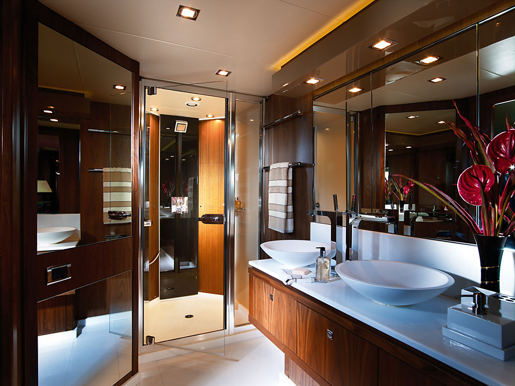 Sunseeker Predator 92 -  Master Ensuite.jpg