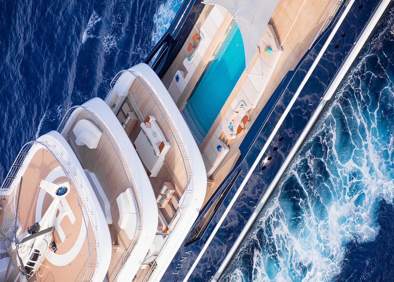 Superyacht-Luna-lloyd-werft-aft-deck-tall-credit-Guillaume-Plisson-1260x1760 (2).jpg