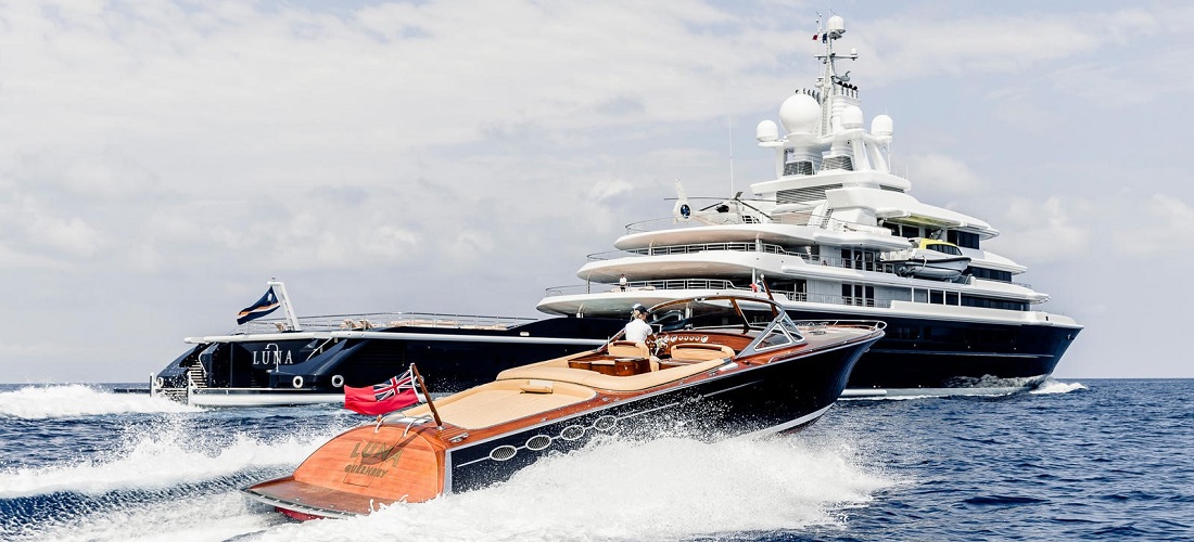 Superyacht-Luna-lloyd-werft-hero-credit-Guillaume-Plisson-1600x900 (2).jpg