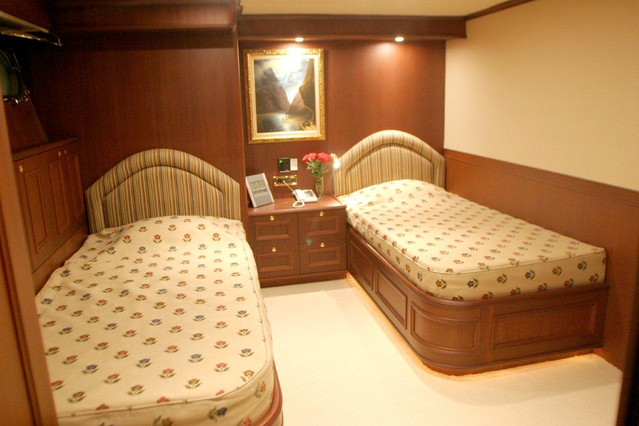 Twin Cabin2(3).jpg
