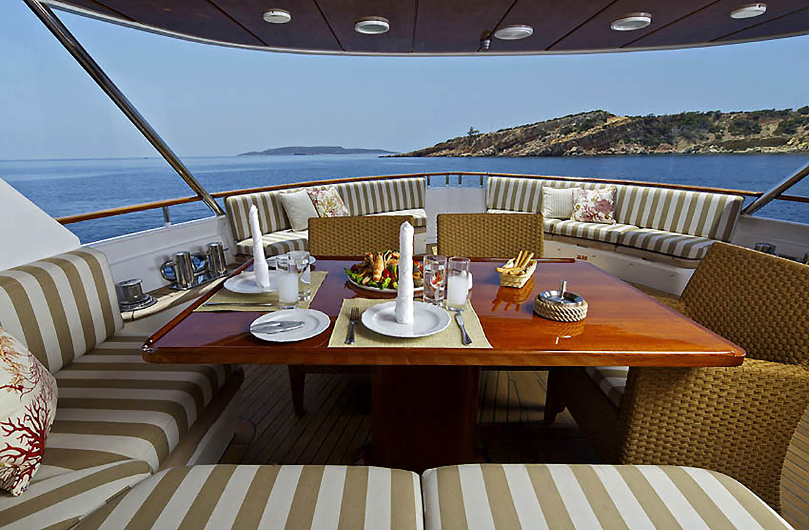 Upper deck Alfresco .jpg