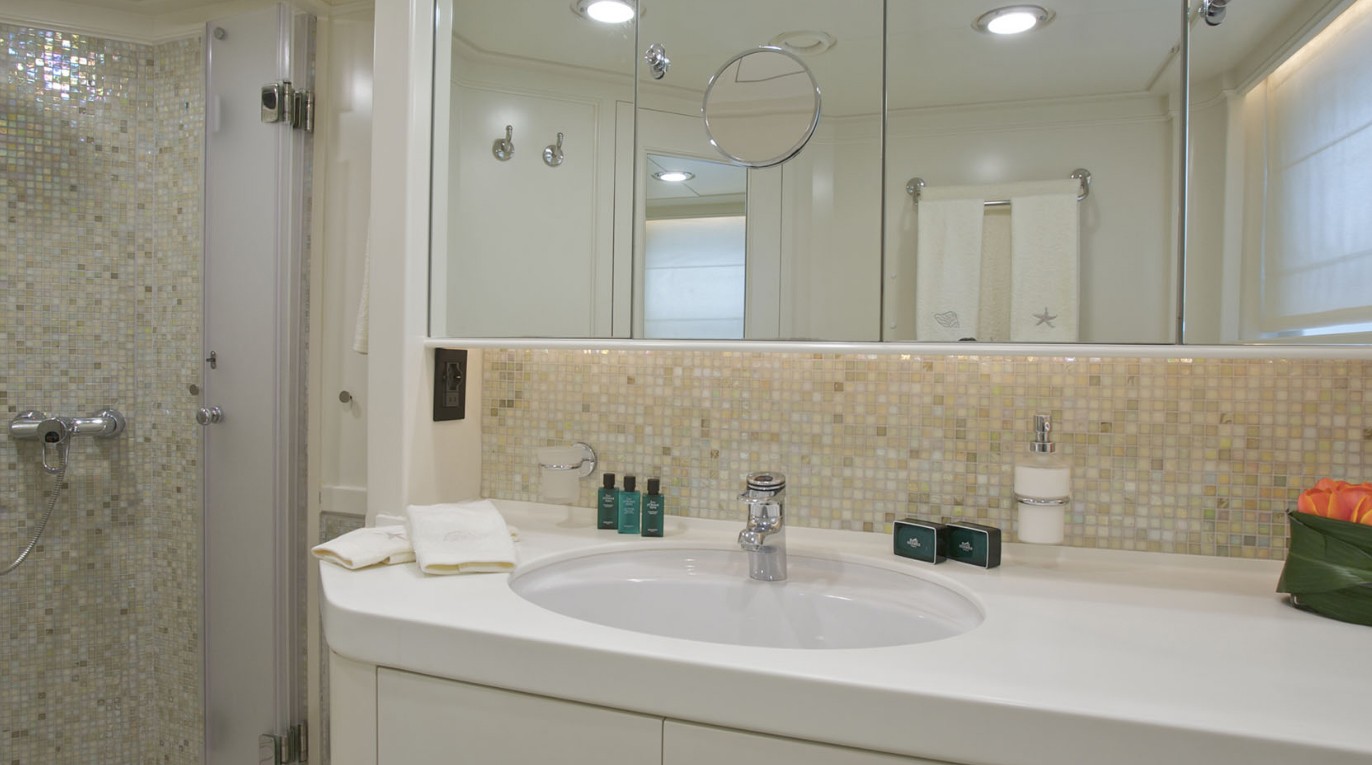 VIP cabin ensuite.jpg