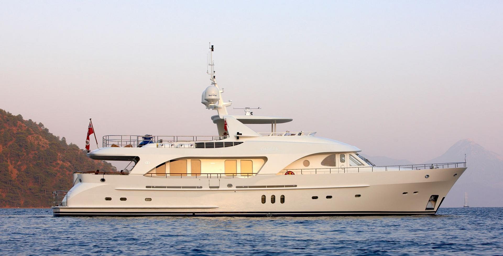 YACHT MAXIMUS by Moonen - profile 2.jpg
