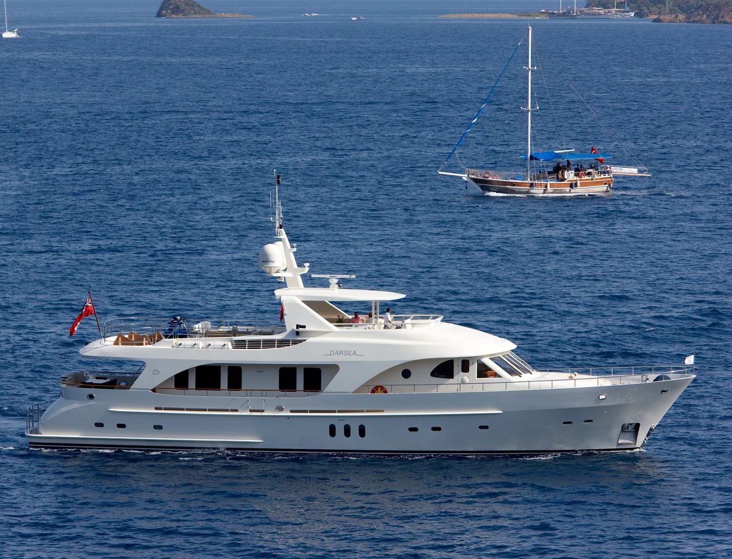 YACHT MAXIMUS by Moonen.jpg