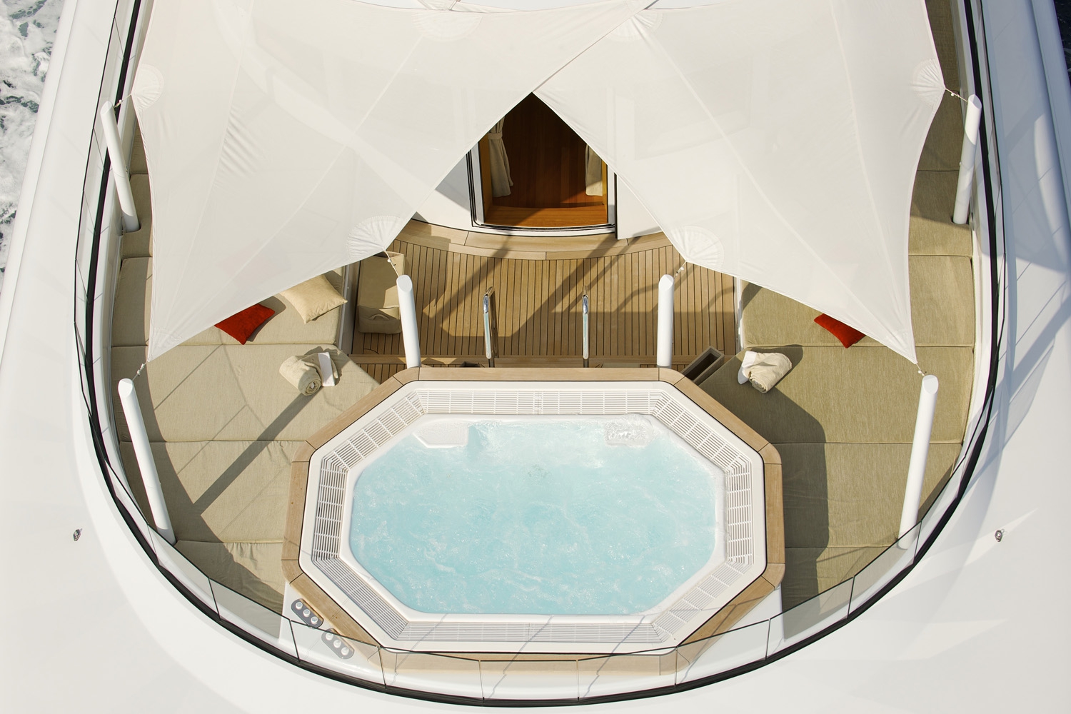 Yacht CAIPIRINHA by Lurssen - Sundeck and jacuzzi pool.jpg