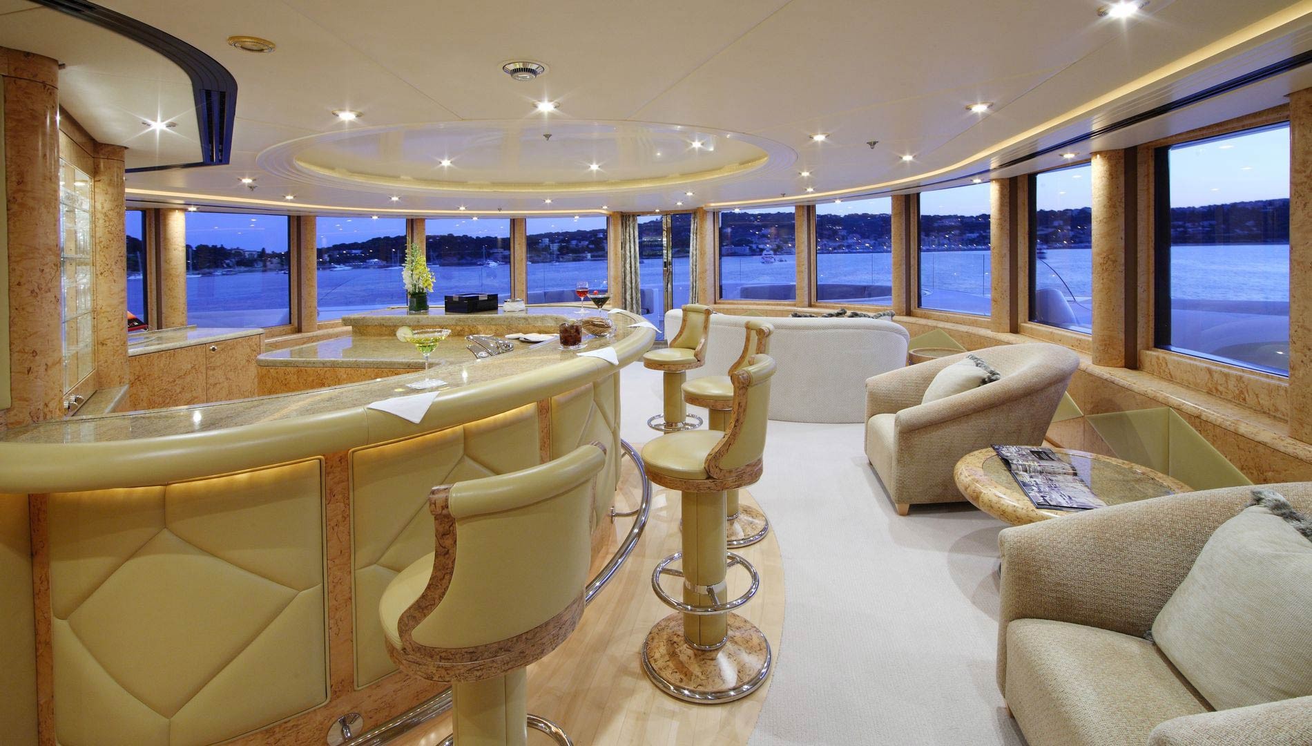 Yacht CAPRI by Lurssen - Bar.jpg