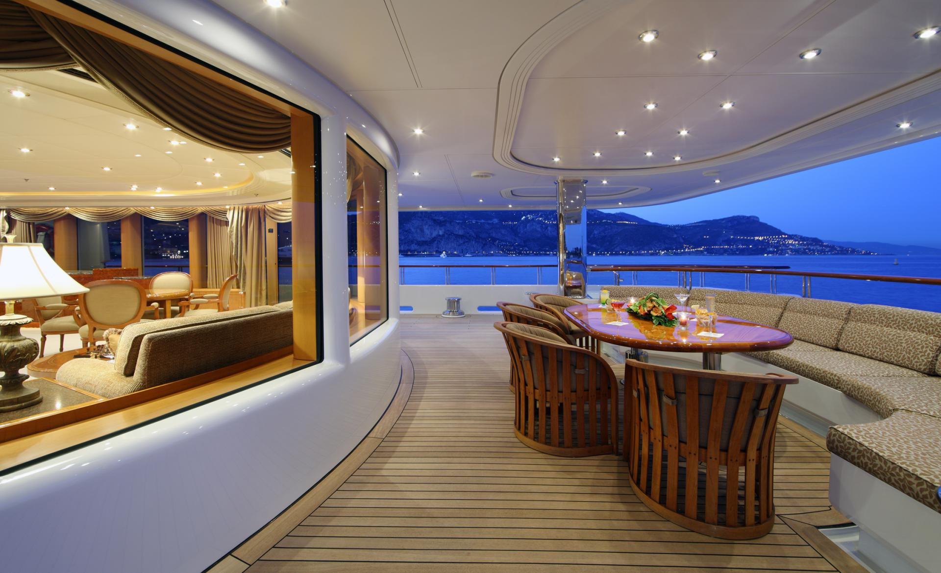 Yacht CAPRI by Lurssen - Entertaining.jpg