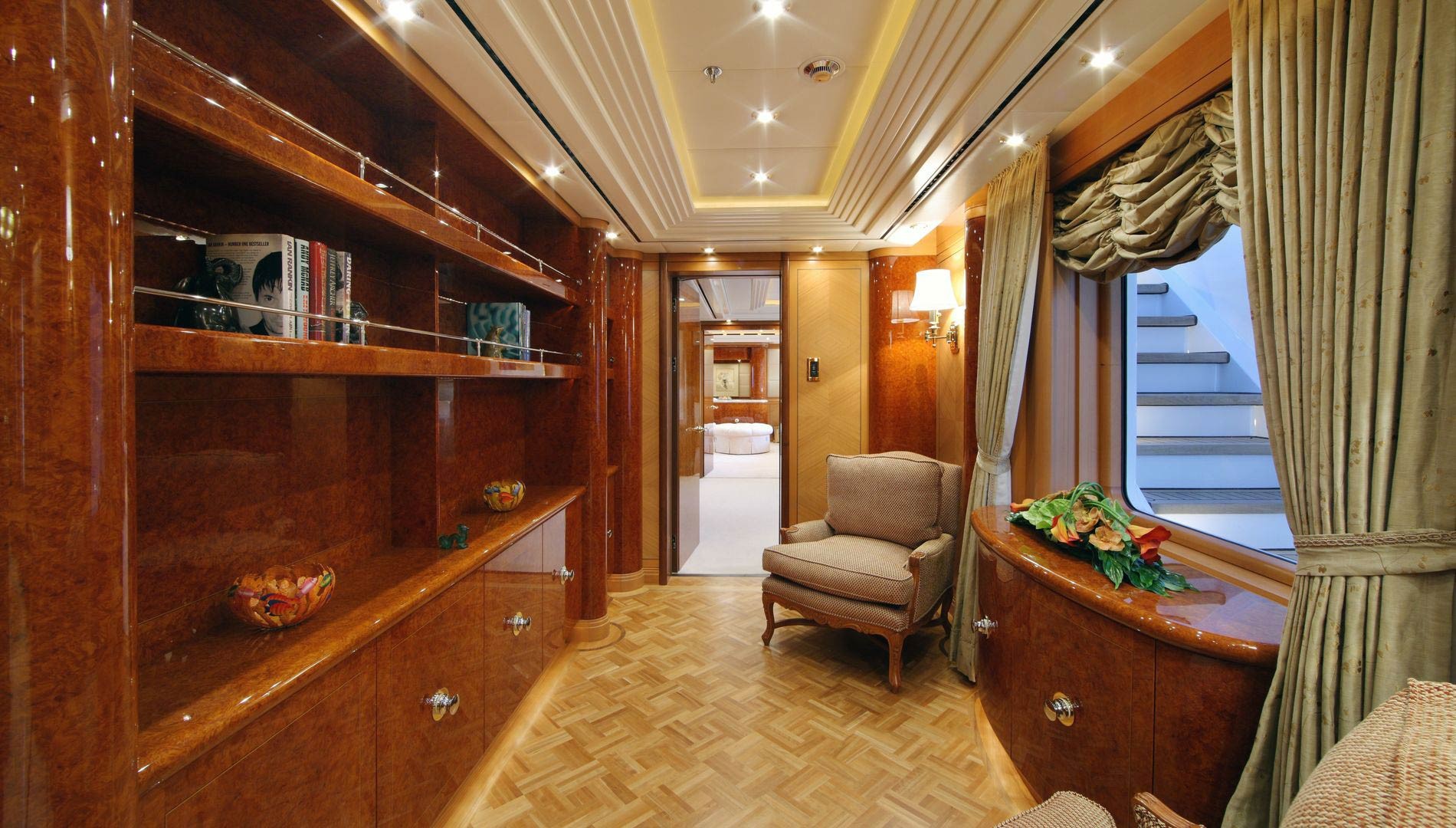 Yacht CAPRI by Lurssen - Foyer.jpg