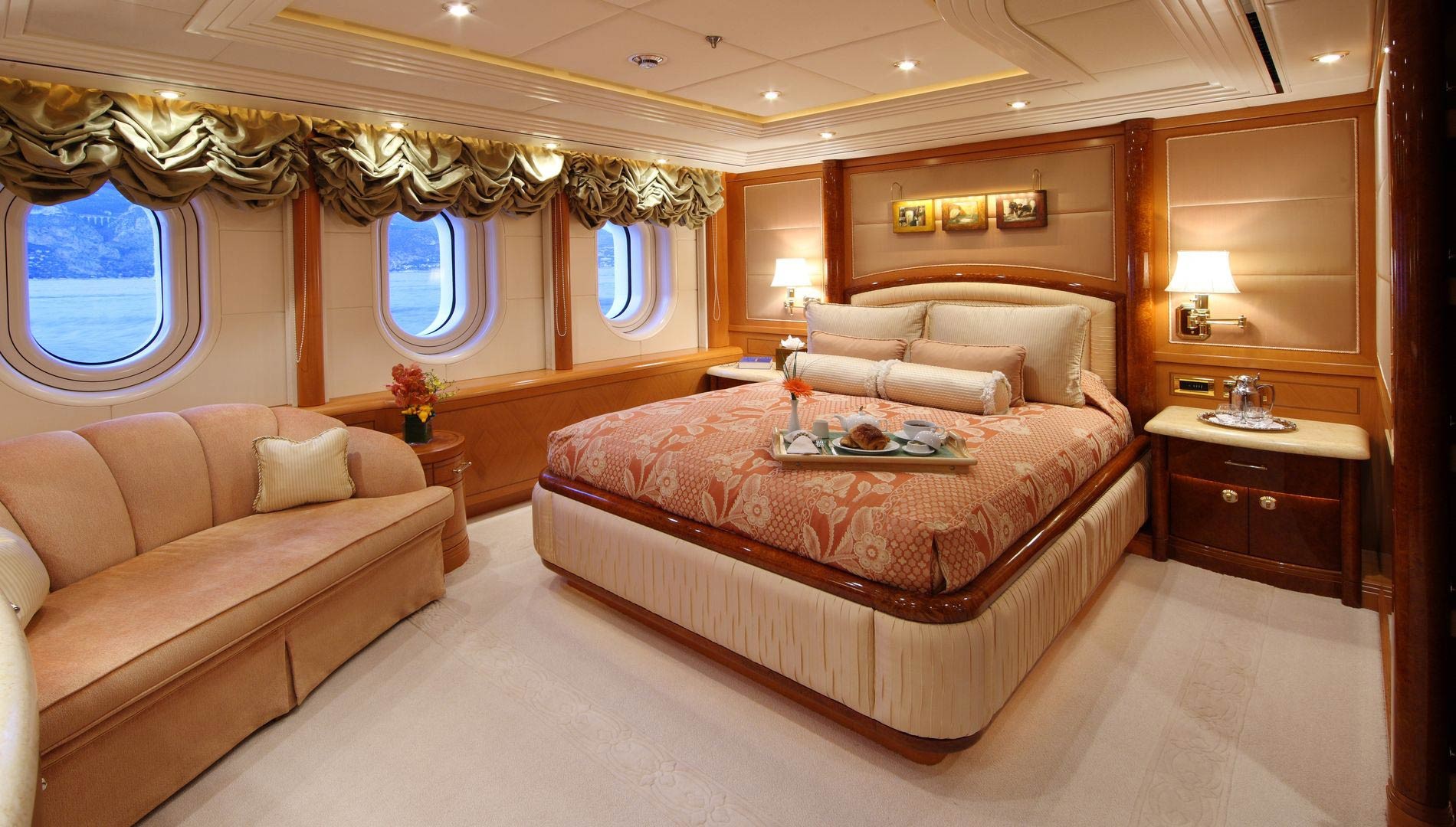 Yacht CAPRI by Lurssen - double cabin.jpg