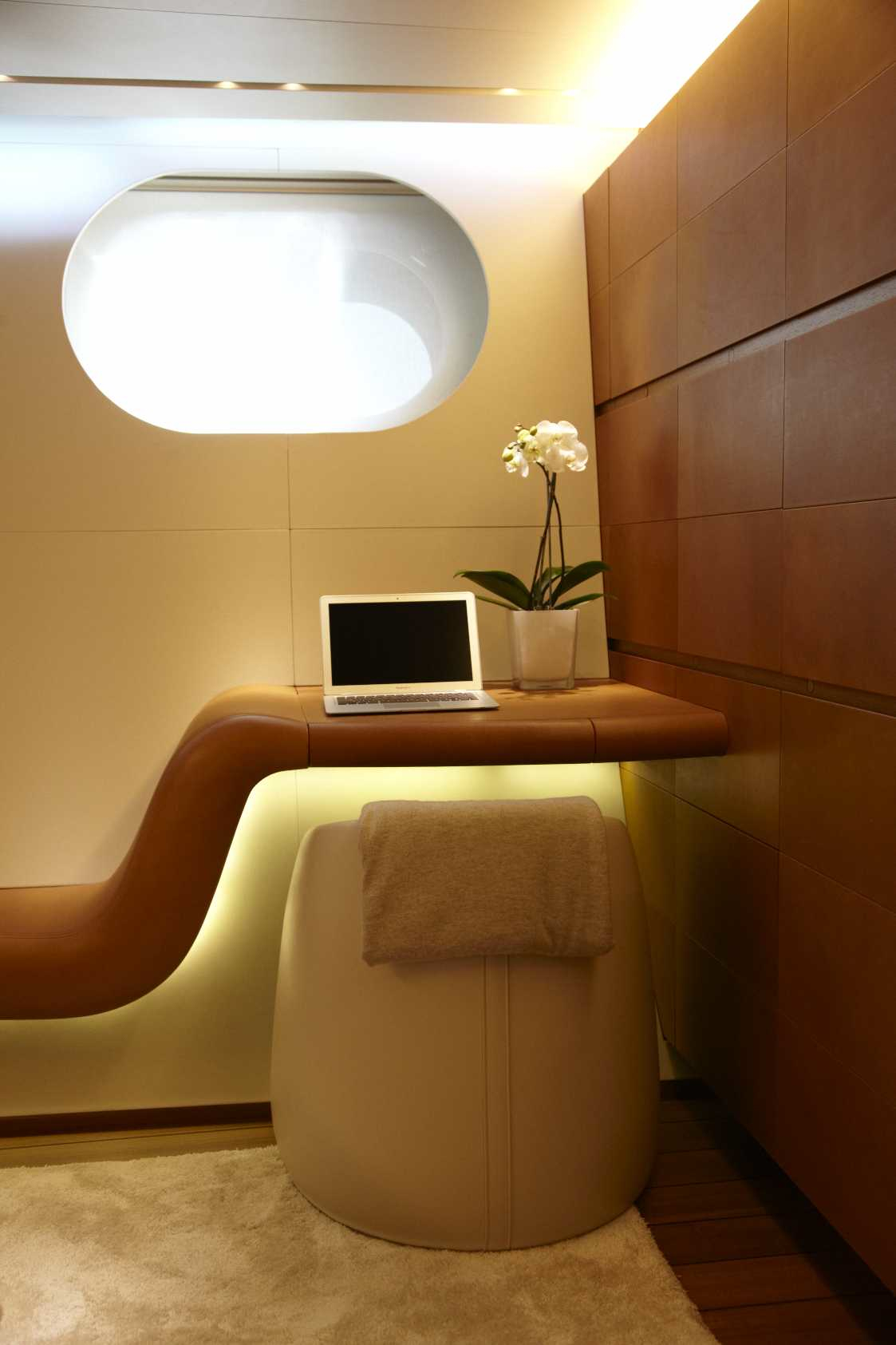 Yacht PANTHALASSA by Perini Navi - Dusk  - Desk detail.jpg