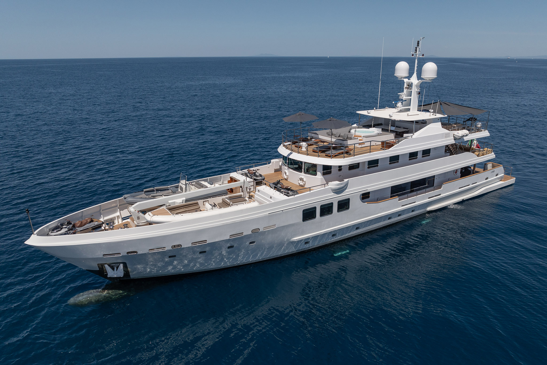 Yacht R23.jpg