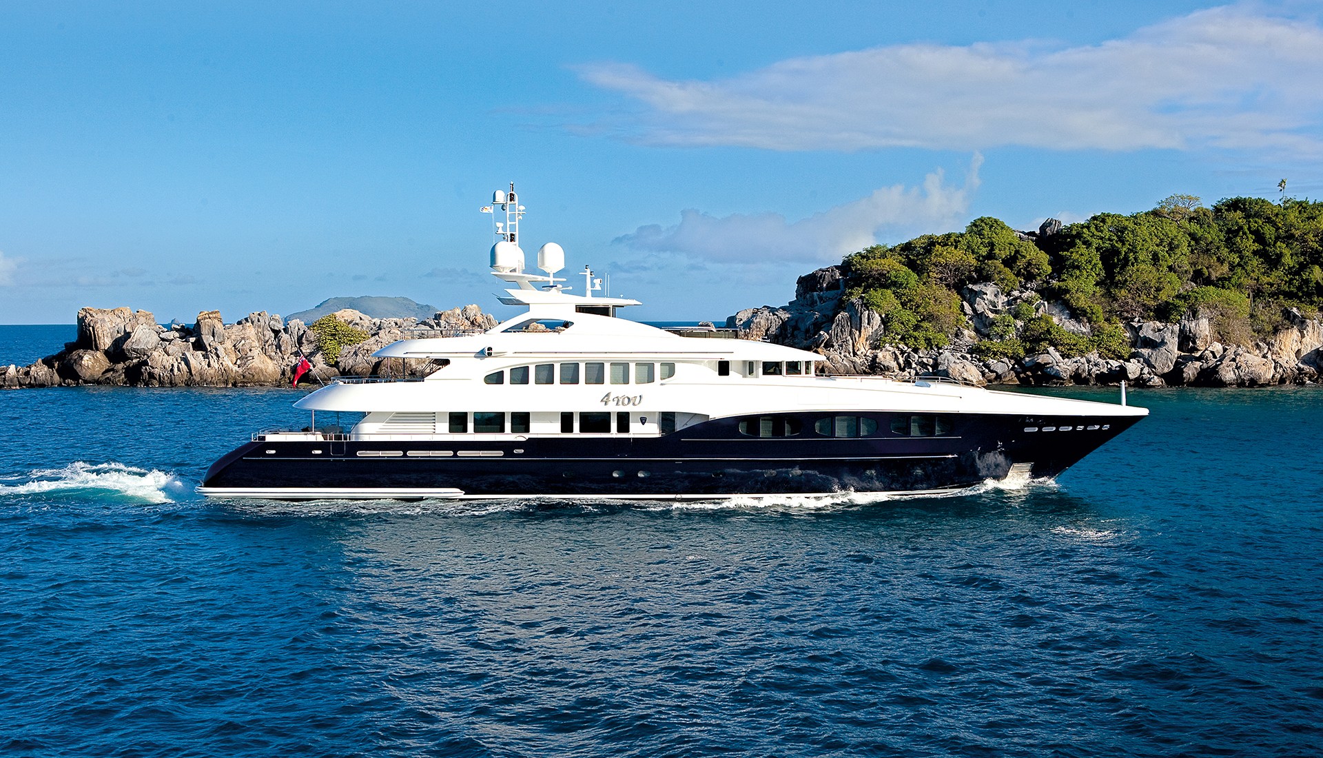 Yacht YOU & ME by Heesen - cruising in the mediterranean.jpg