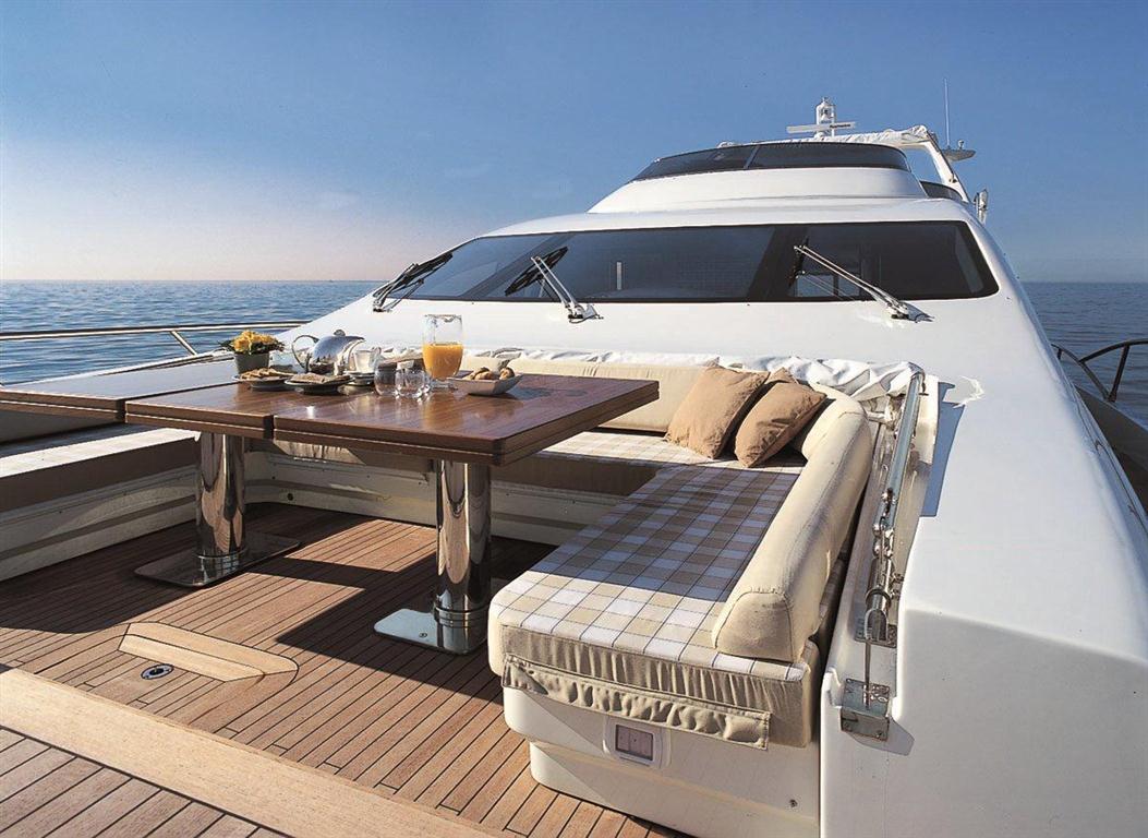 Yacht-5718-1.jpg