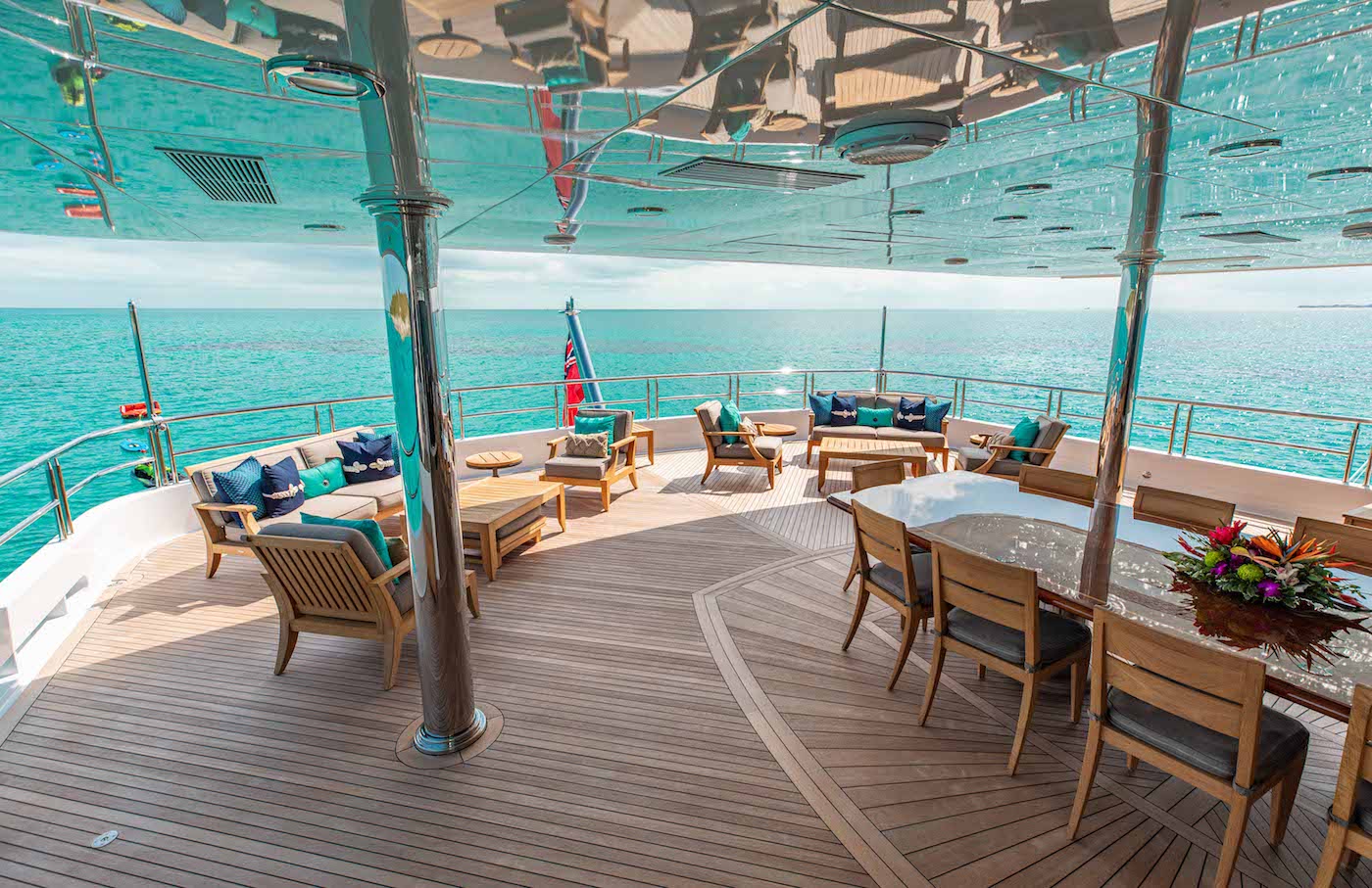 aft deck seating and dining area.jpg