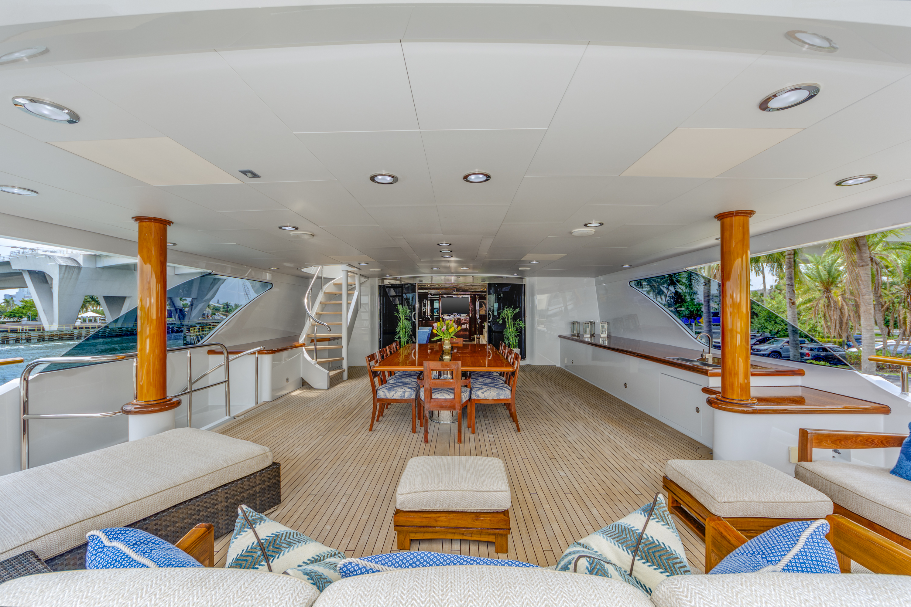 aky deck - alfresco dining.jpg