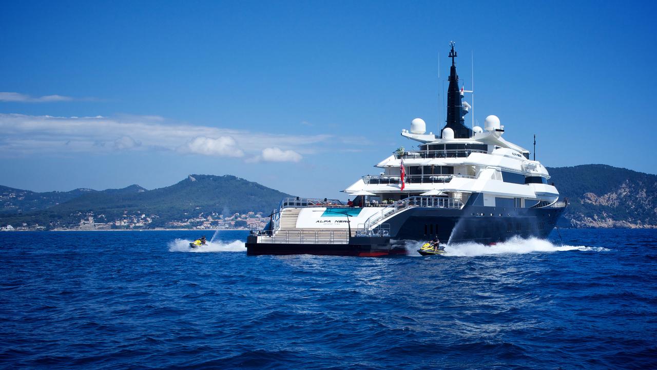 alfa-nero-oceanco-with water toys.jpg