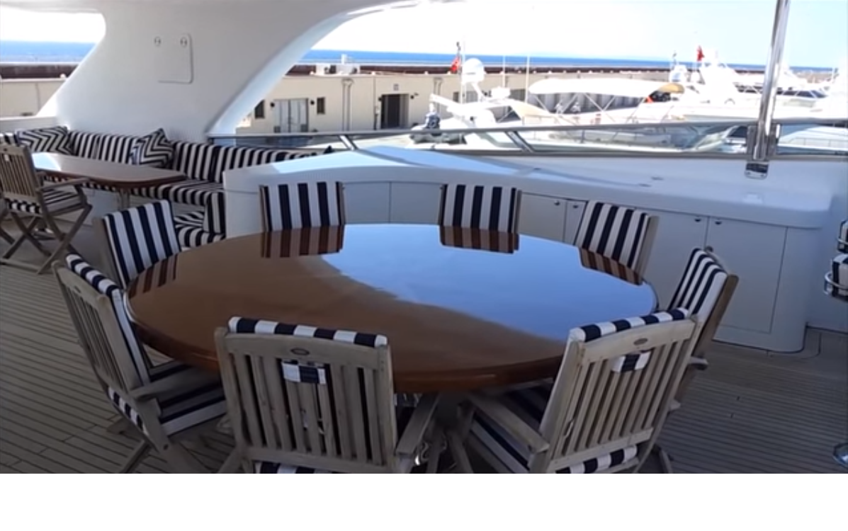 alfresco dining on flybridgbe.png