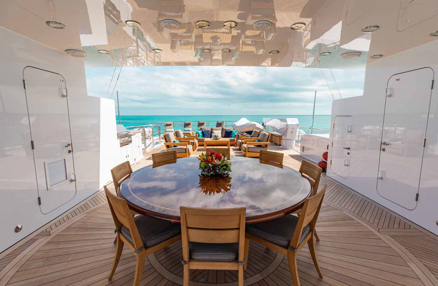 alfresco dining on sun deck.jpg