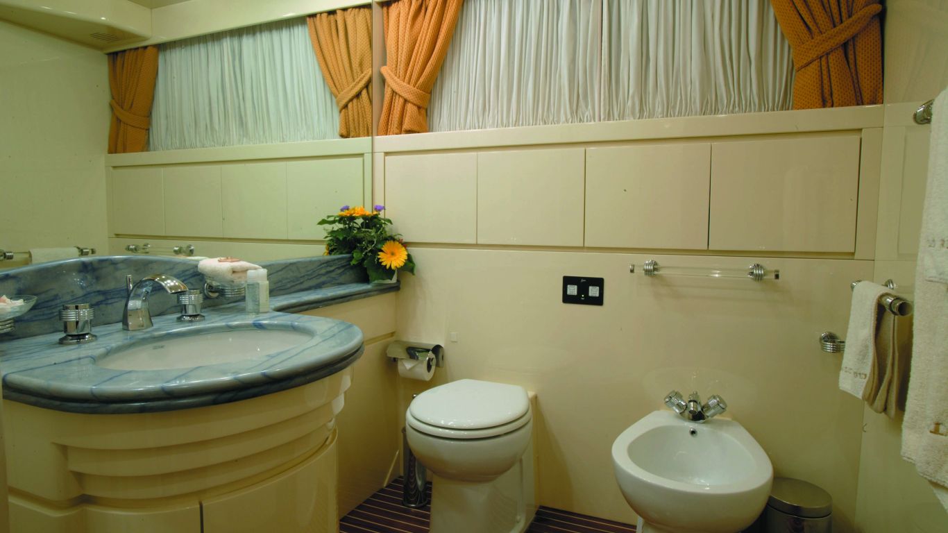 bathroom ensuite.jpg