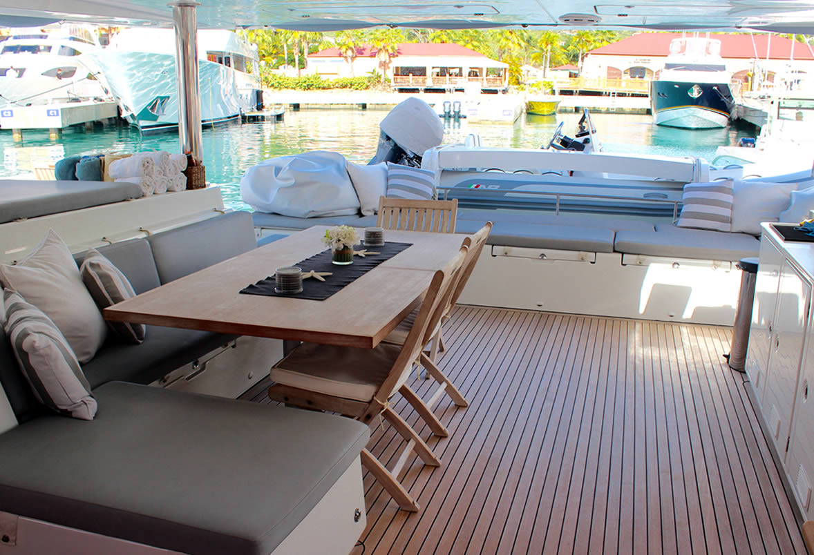 charter-catamaran-avalon-aft-cockpit.jpg