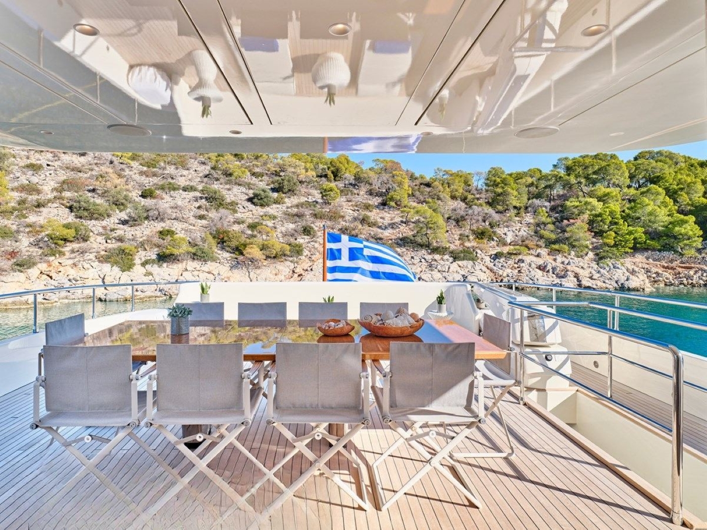 exterior dining area with sea views 01.jpg