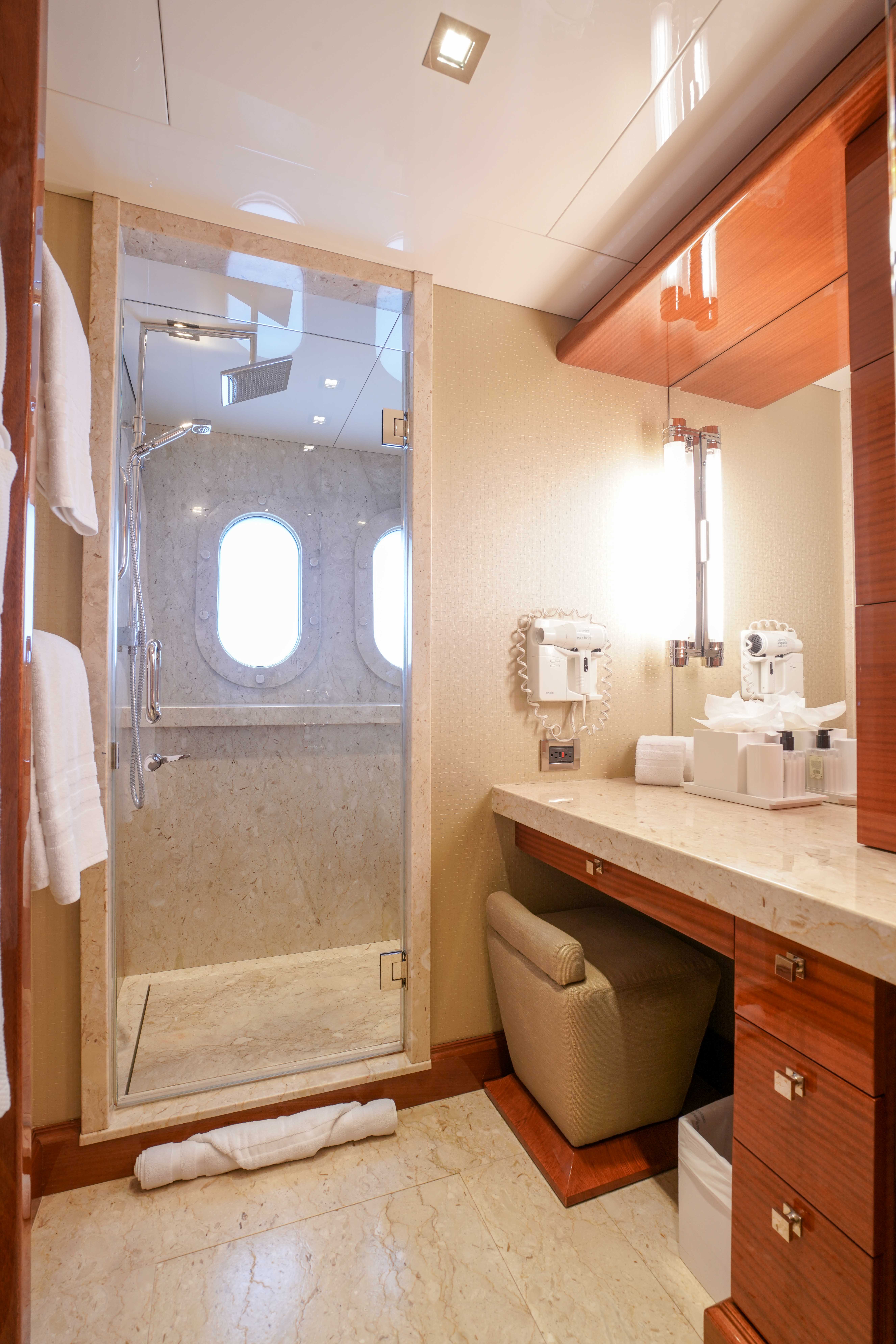 guest cabin ensuite.jpg