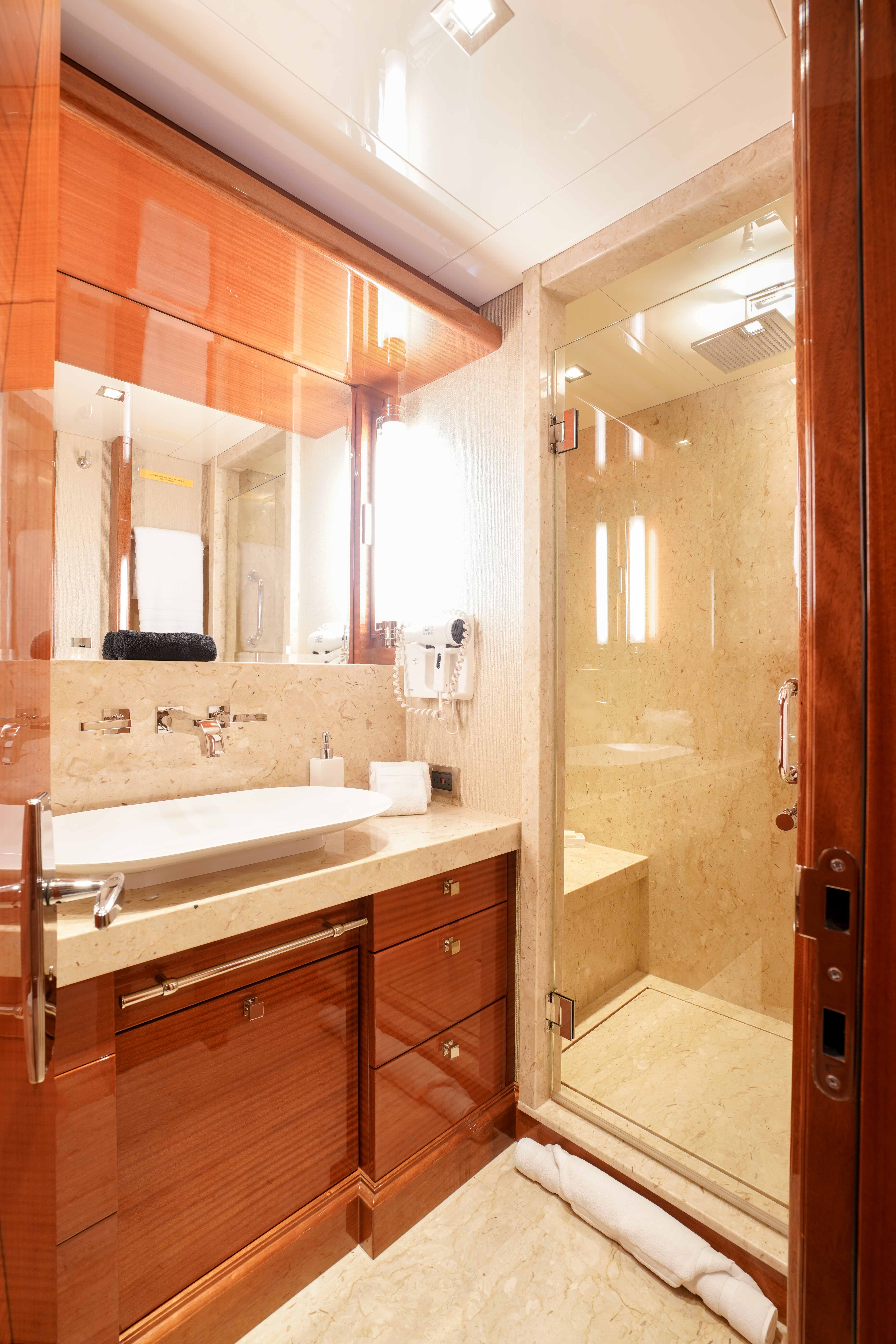 guest stateroom bath.jpg