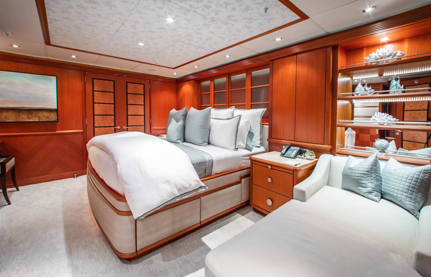 guest suite - king.jpg