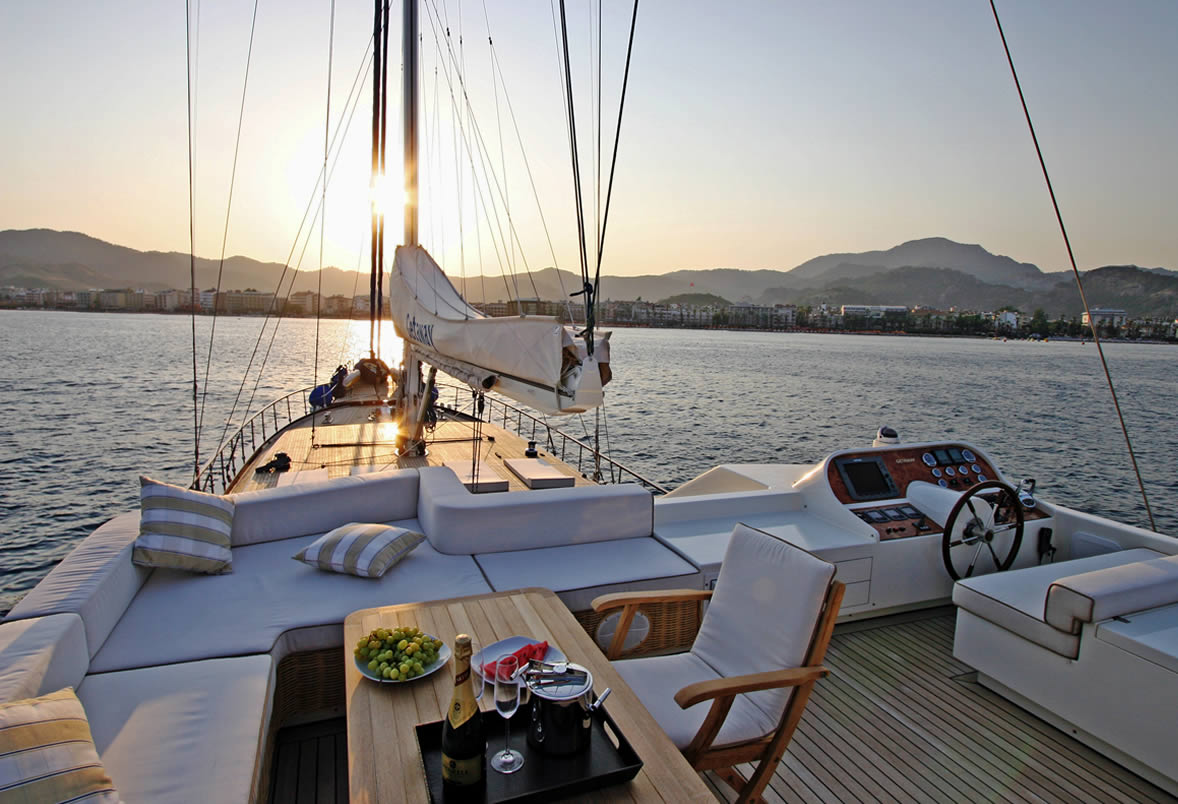 gulet-getaway-upper-deck.jpg