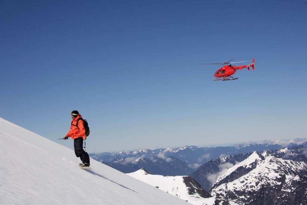 heli skiing 2.jpg