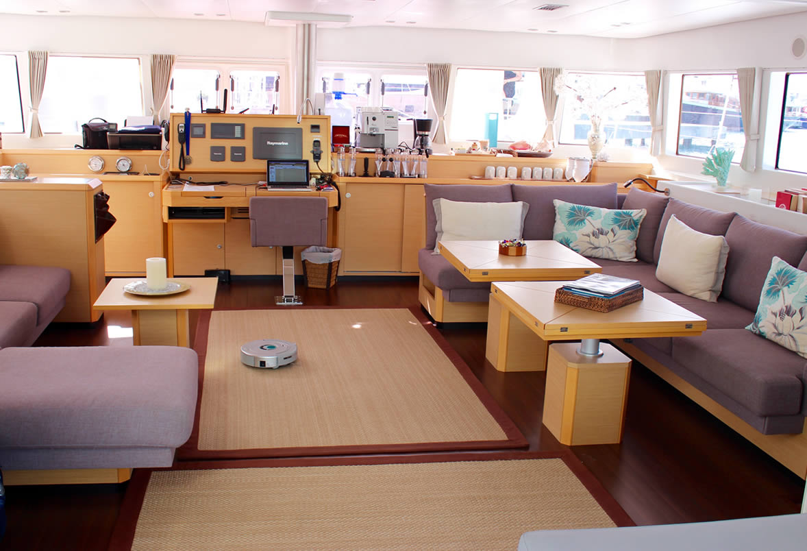 lagoon62-avalon-saloon.jpg