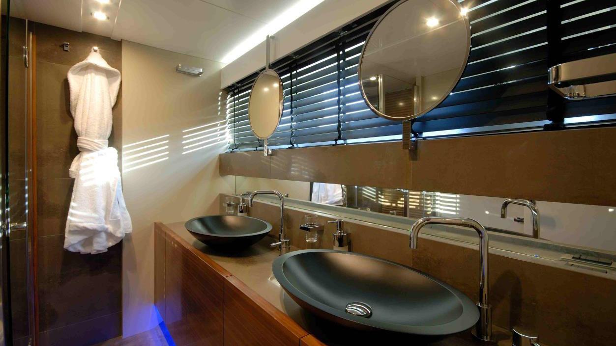 large bathroom.jpg