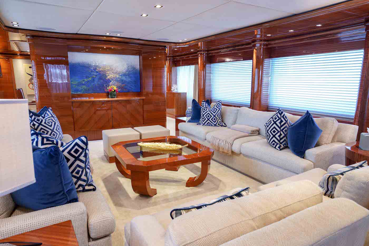 main saloon fwd.jpg