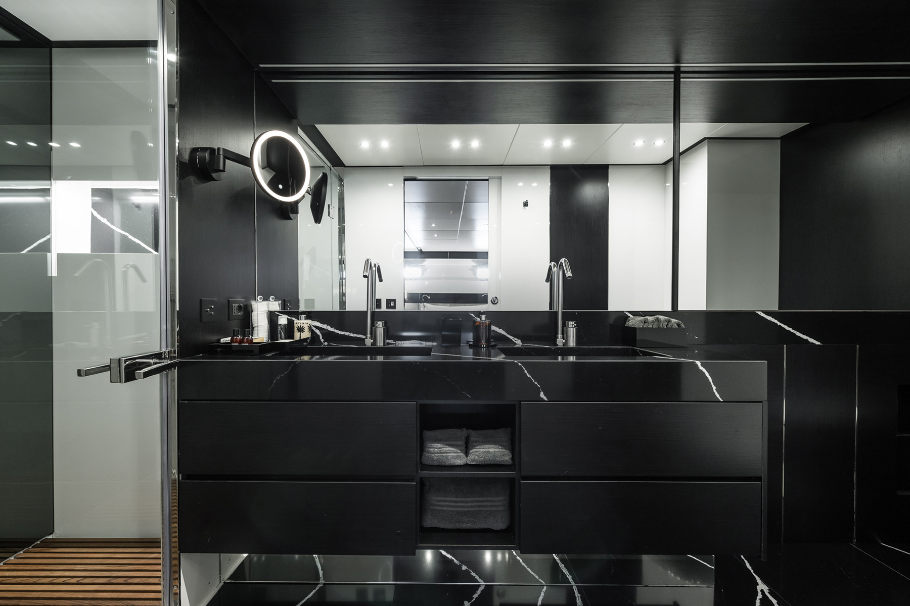 master ensuite bathrom .jpg