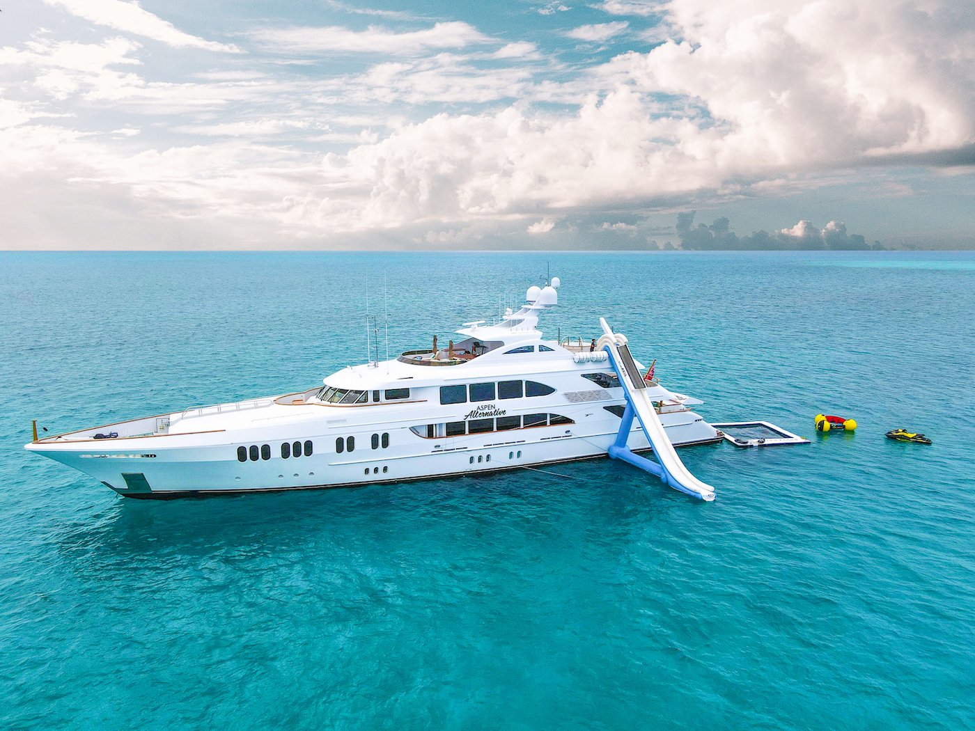 motor yacht Aspen Alternative.jpg