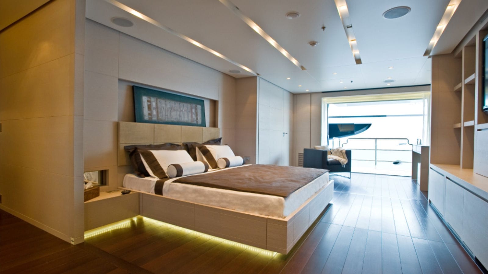 nice large double cabin.jpg